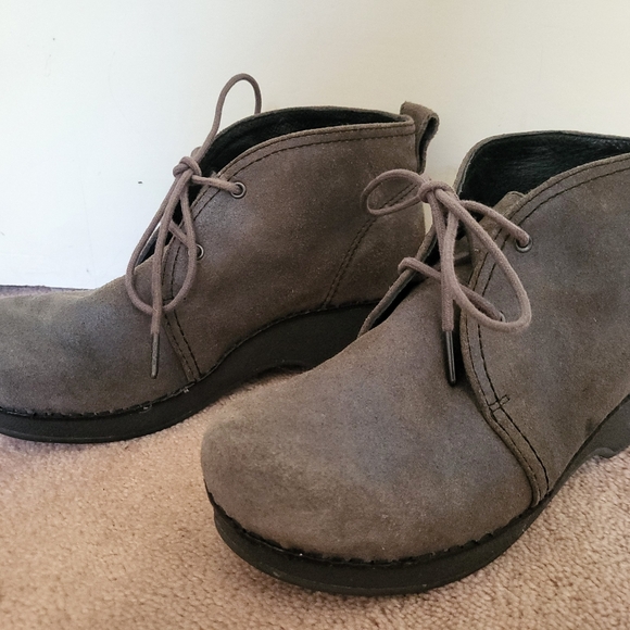 EUC Dansko Lace Up Suede Wedge Ankle Boots - size 38 - metallic blue/grey - Picture 2 of 8